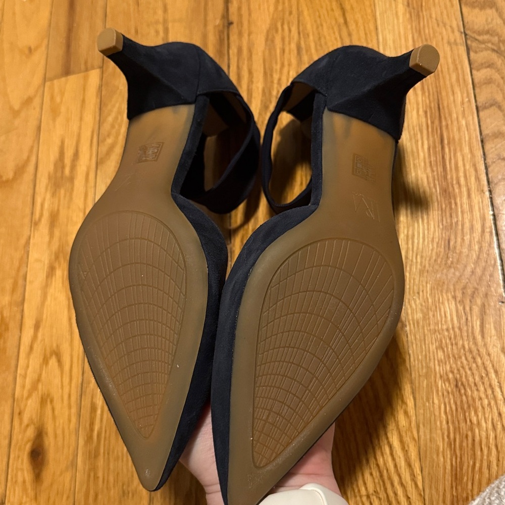 Pelle Moda Elegant navy Ankle Strap kitten heels - Picture 4 of 5